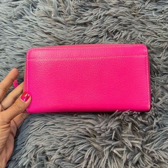 🌟Kate Spade Vibrant Pink Wallet - Picture 5 of 5